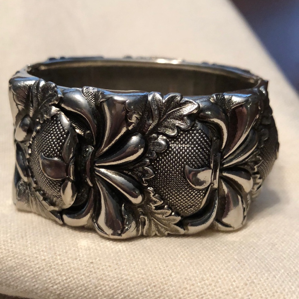 Vtg. Vargas 1950’s silver ton bangle bracelet